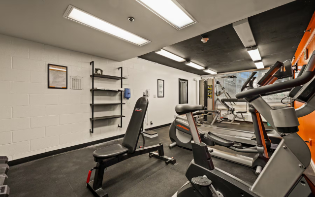 Airport Honolulu Hotel, Trademark Collection by Wyndham