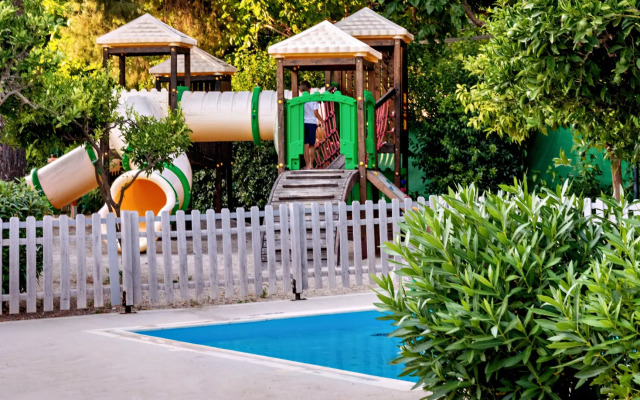 The Grove Seaside Hotel