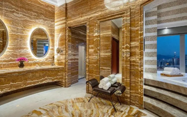 Crowne Plaza Shenzhen Futian by IHG Hotel