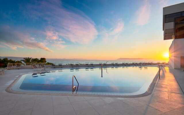 Medora Auri Family Beach Hotel