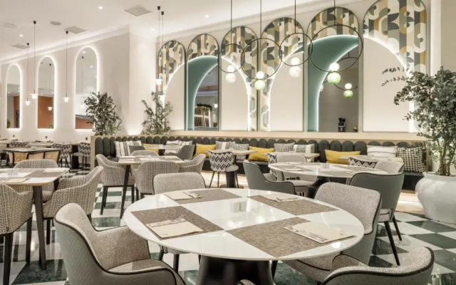 Отель Ilunion Les Corts Spa