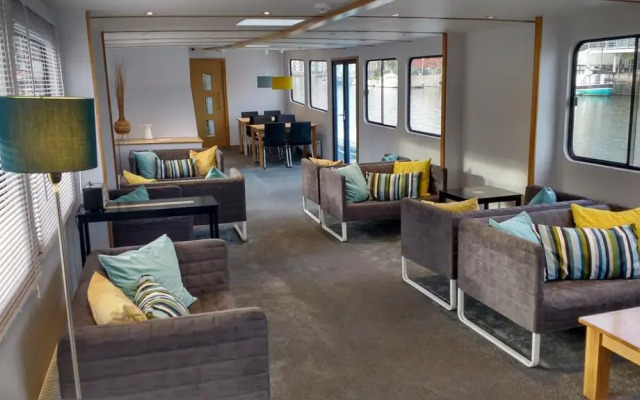 Kyle Blue Bristol - Luxury Hostel Boat