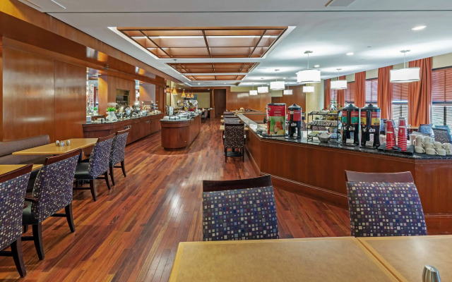 DoubleTree by Hilton Tulsa - Warren Place