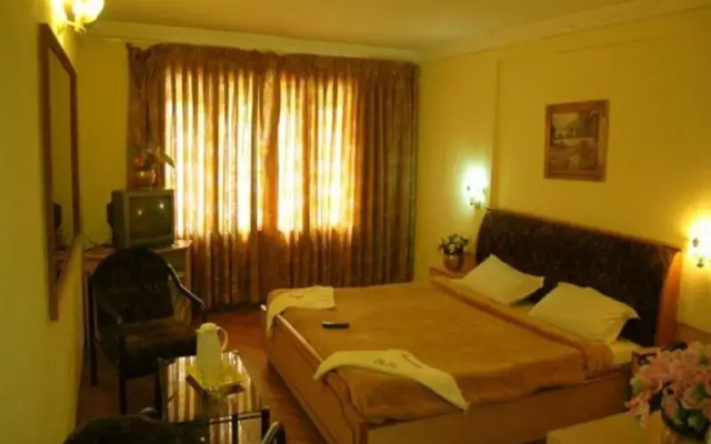 Royal Hotel