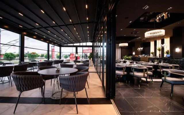 Premium Hotel