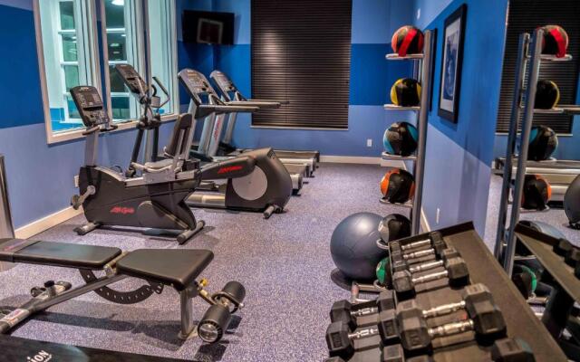 Holiday Inn Express & Suites Toronto Airport West by IHG