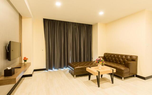 Crystal Palace Luxury Hotel