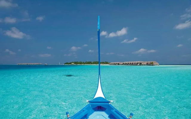 Constance Moofushi All Inclusive Hotel