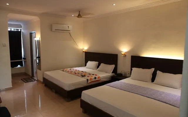 Everest Hotel