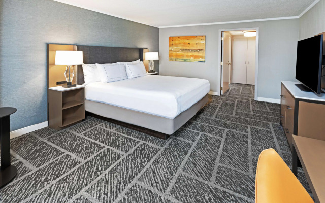 DoubleTree by Hilton Tulsa - Warren Place