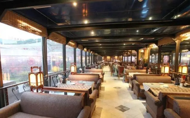 Lake View Garden Hotel