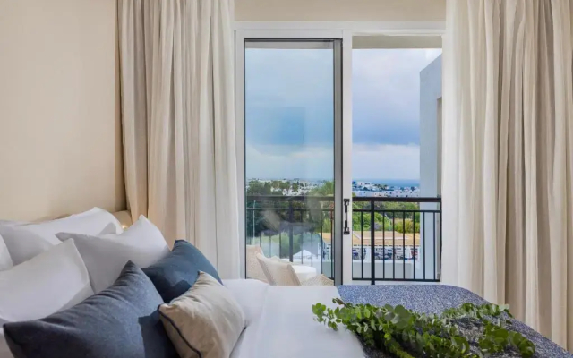WellClub Family Wellness & Sea View Suites
