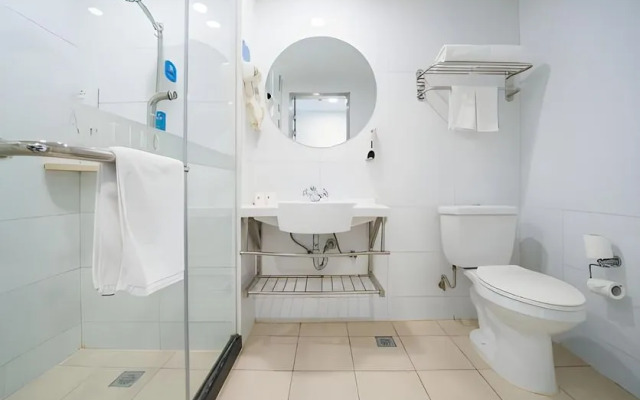 Hanting Express Shanghai Hongqiao Huqingping Road