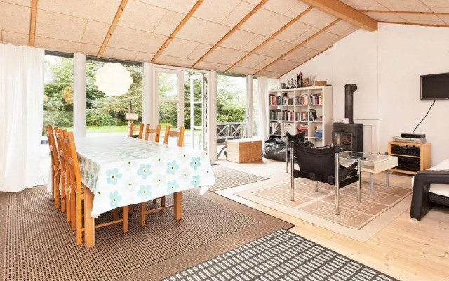 6 Person Holiday Home in Dronningmolle-by Traum