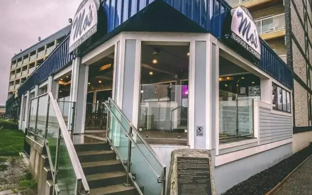 Promenade Inn & Suites Oceanfront