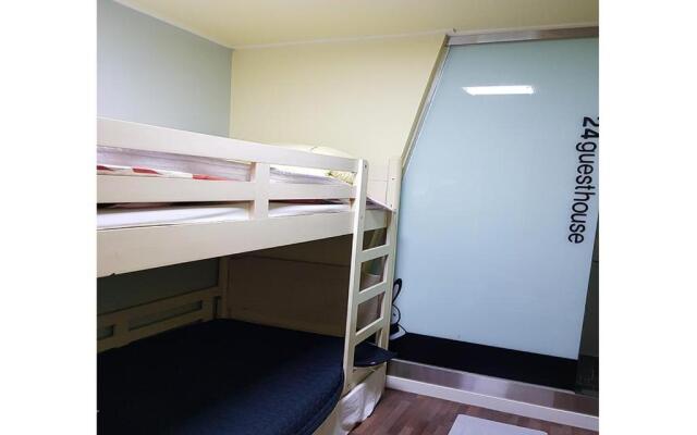 24 Guesthouse Sinchon