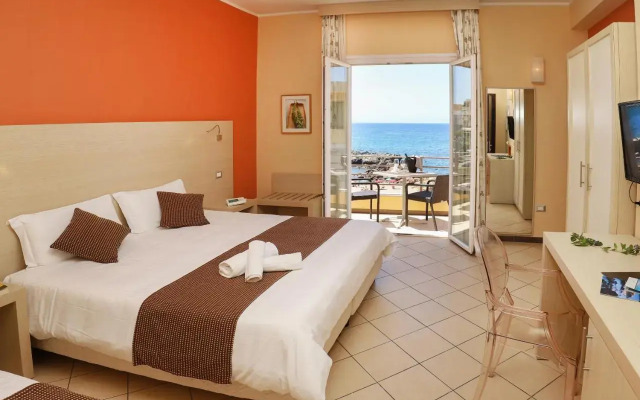 Janus Hotel