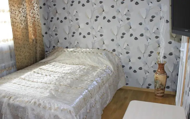 Apartment on Kamyshovaya 41, apt 19