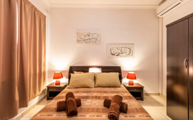Spinola Bay Apartment by Getaways Malta