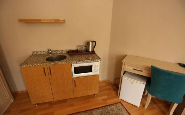 Tashkonak Studio Suites