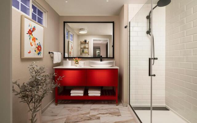 Red Cottage Inn & Suites
