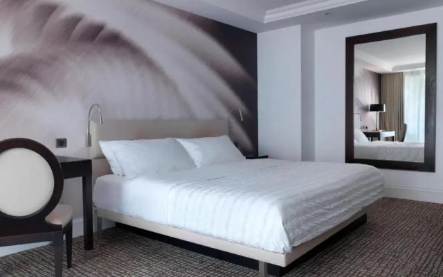 Le Meridien Beach Plaza