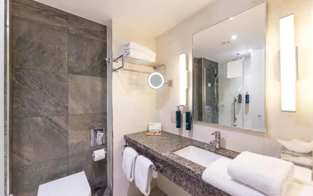 DoubleTree by Hilton London Victoria