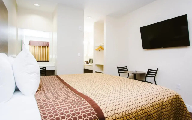 Scottish Inn & Suites