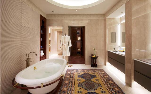 Jumeirah Al Qasr Dubai Hotel