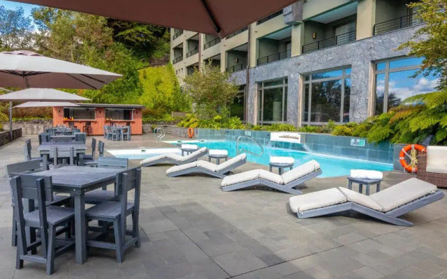 Park Lake Luxury Hotel