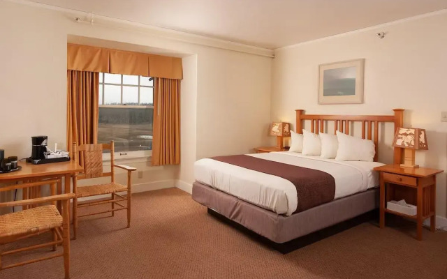 Old Faithful Inn — Inside the Park Hotel