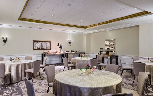 The Alexandrian Old Town Alexandria, Autograph Collection