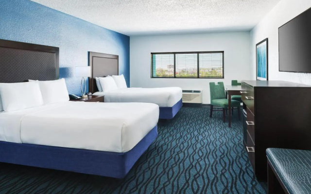 Coco Key Hotel & Water Park Resort - Image 2