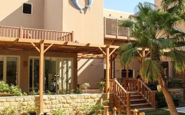 The Breakers Diving & Surfing Lodge