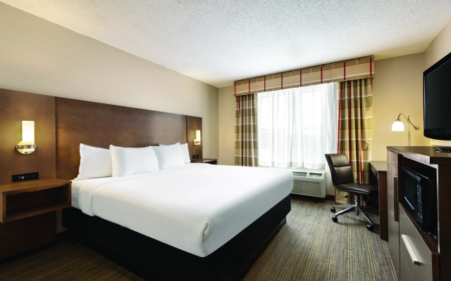 Country Inn & Suites by Radisson, Schaumburg, IL