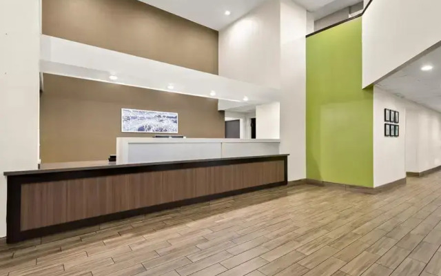 SPOT X Hotel Tampa - Wesley Chapel by The Red Collection