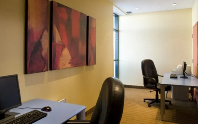 Travelodge Hotel by Wyndham Montreal Airport
