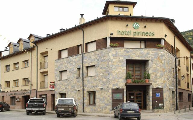 Hotel Pirineos