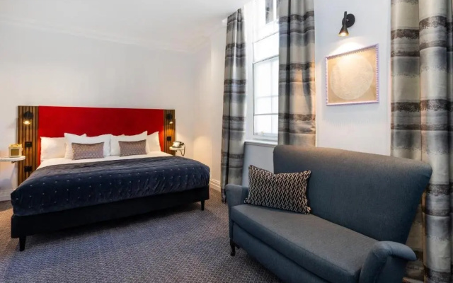 Berkeley Square Hotel