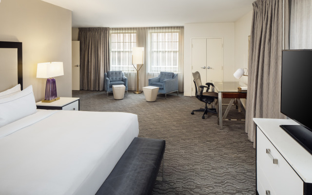 DoubleTree Suites by Hilton Hotel Detroit Downtown - Fort Shelby