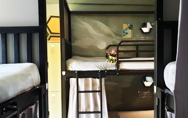 Beehive Phuket Old Town - Hostel