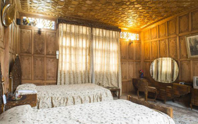 Prince of Kashmir Houseboat
