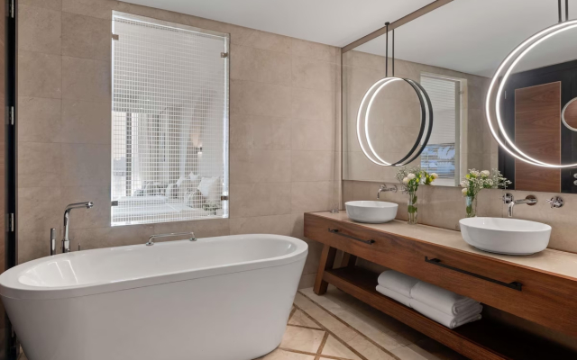 Rixos The Palm Hotel & Suites