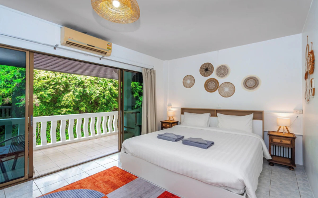 Kata Hill Sea View Hotel