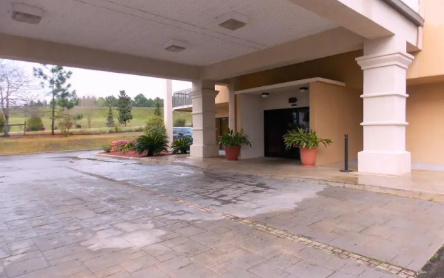 Home Town Inn & Suites Crestview