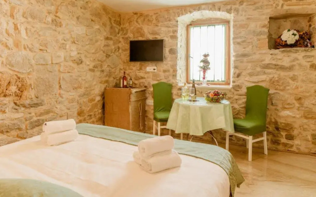 Stone House Luxury Rooms