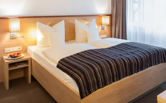 Classic Double room (full double bed) (queen size bed)
