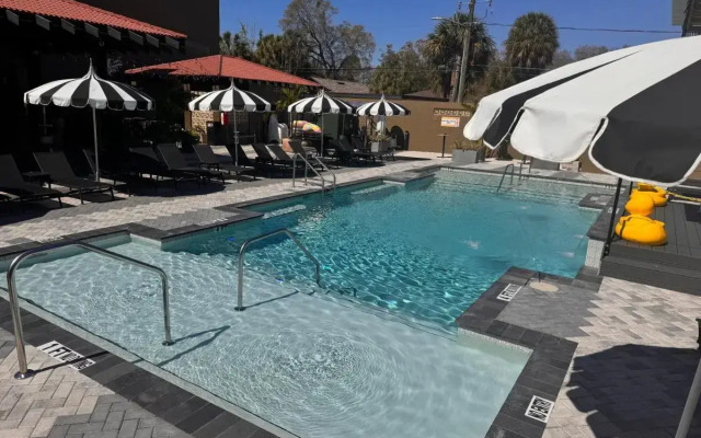 Mari Jean Hotel