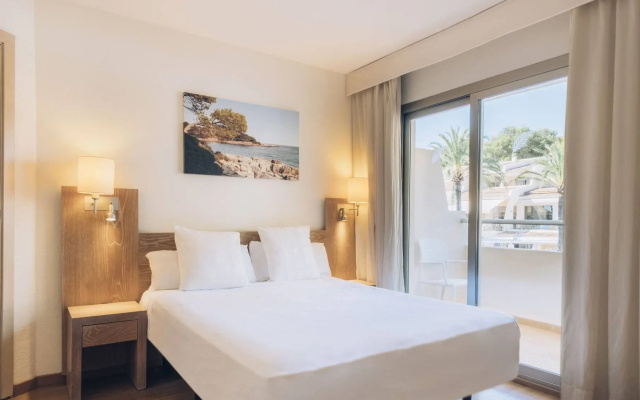 Отель Iberostar Waves Pinos Park