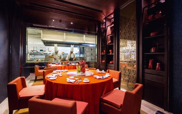 Hotel & Suites Shangri-La